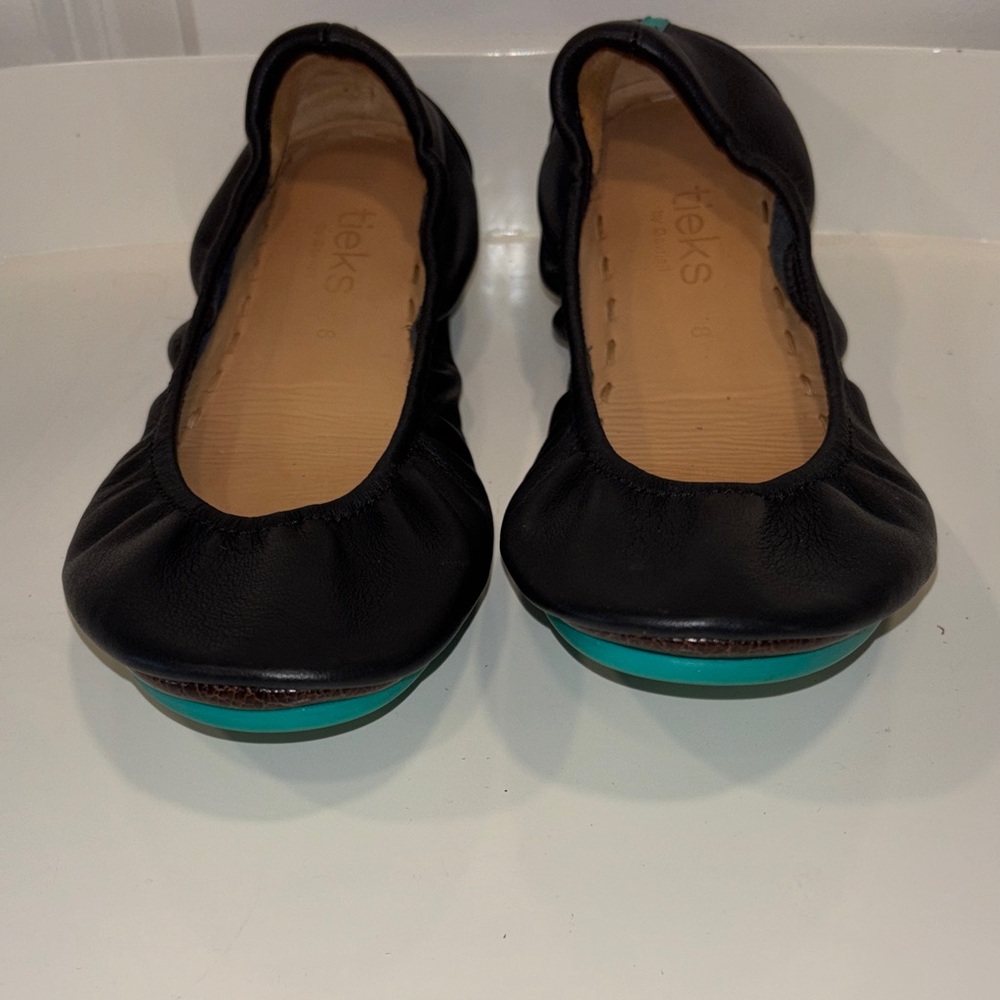 EUC Tieks Black Leather Foldable Ballet Flats - Picture 3 of 6